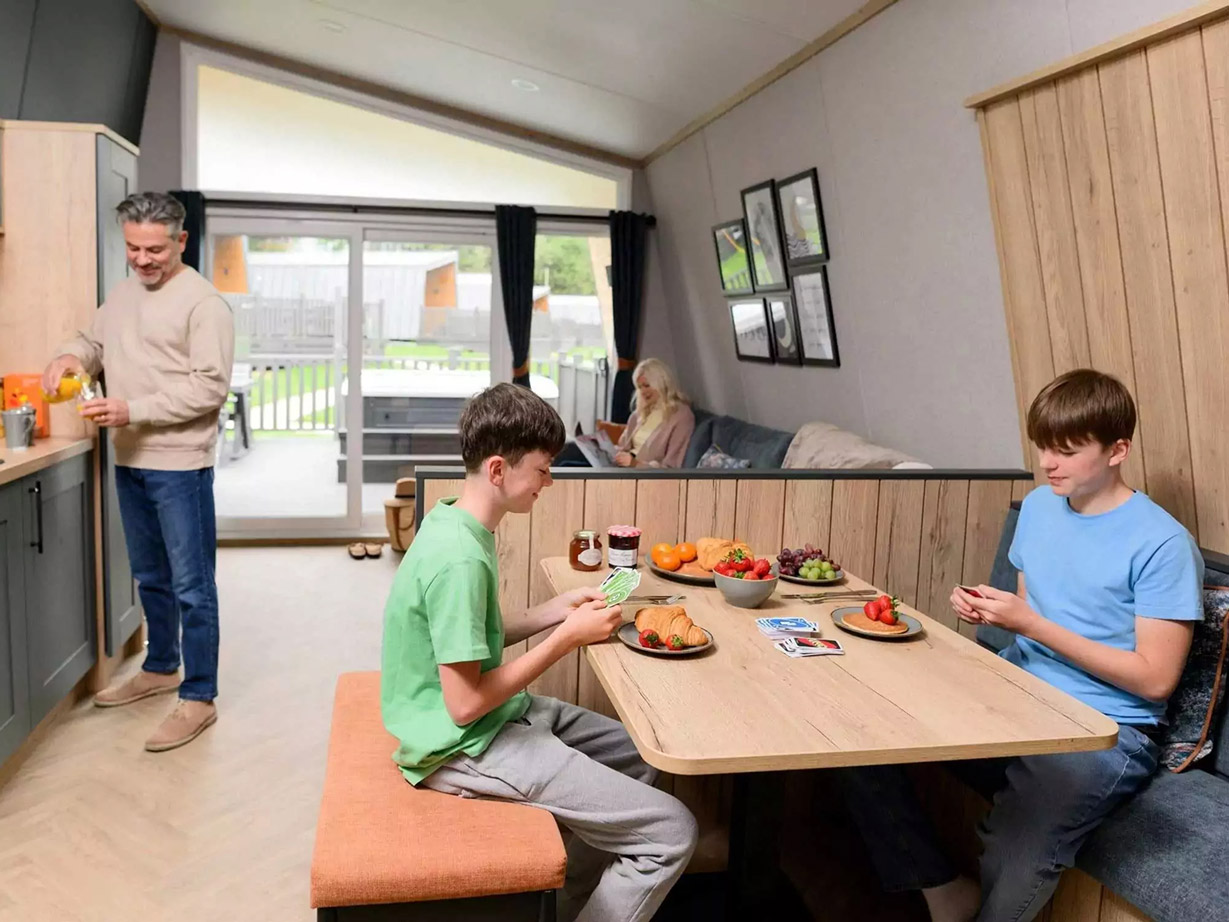Accommodation Family Dining Area at Billing Aquadrome