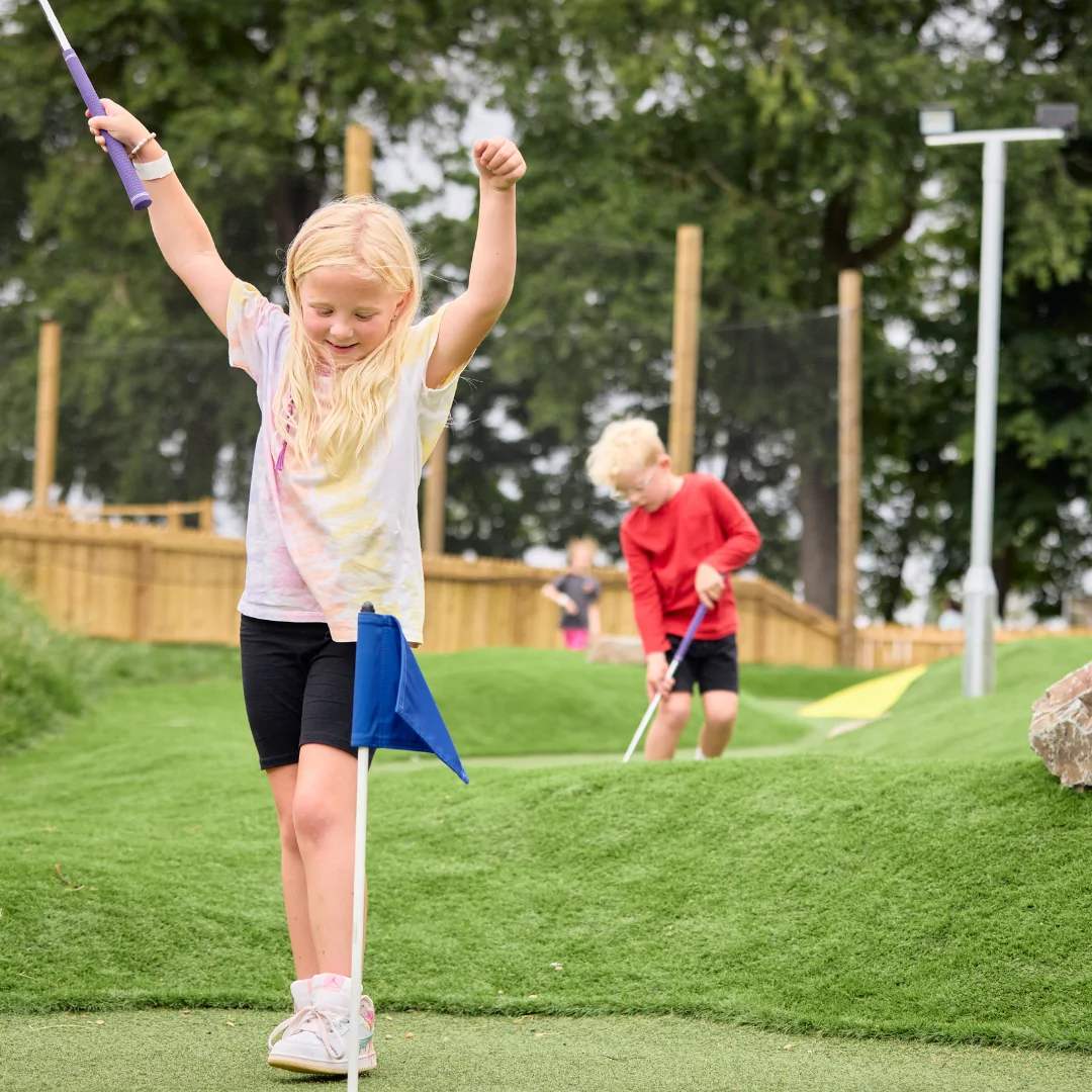 Adventure golf at Billing Aquadrome as an alternative to center parcs