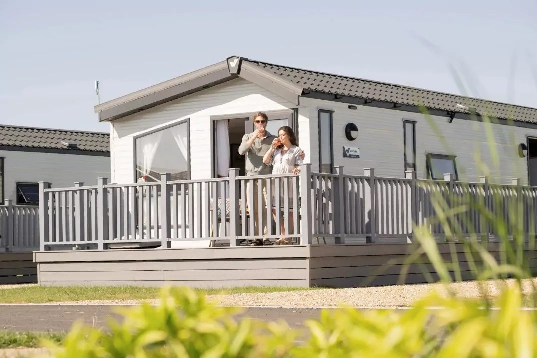 Gold plus Astoria Caravan